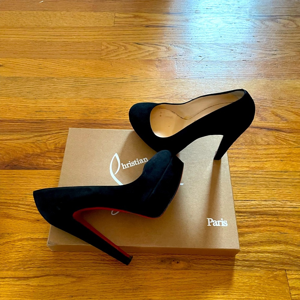 Christian Louboutin Vicky Bass suede size 35.5 beautiful condition